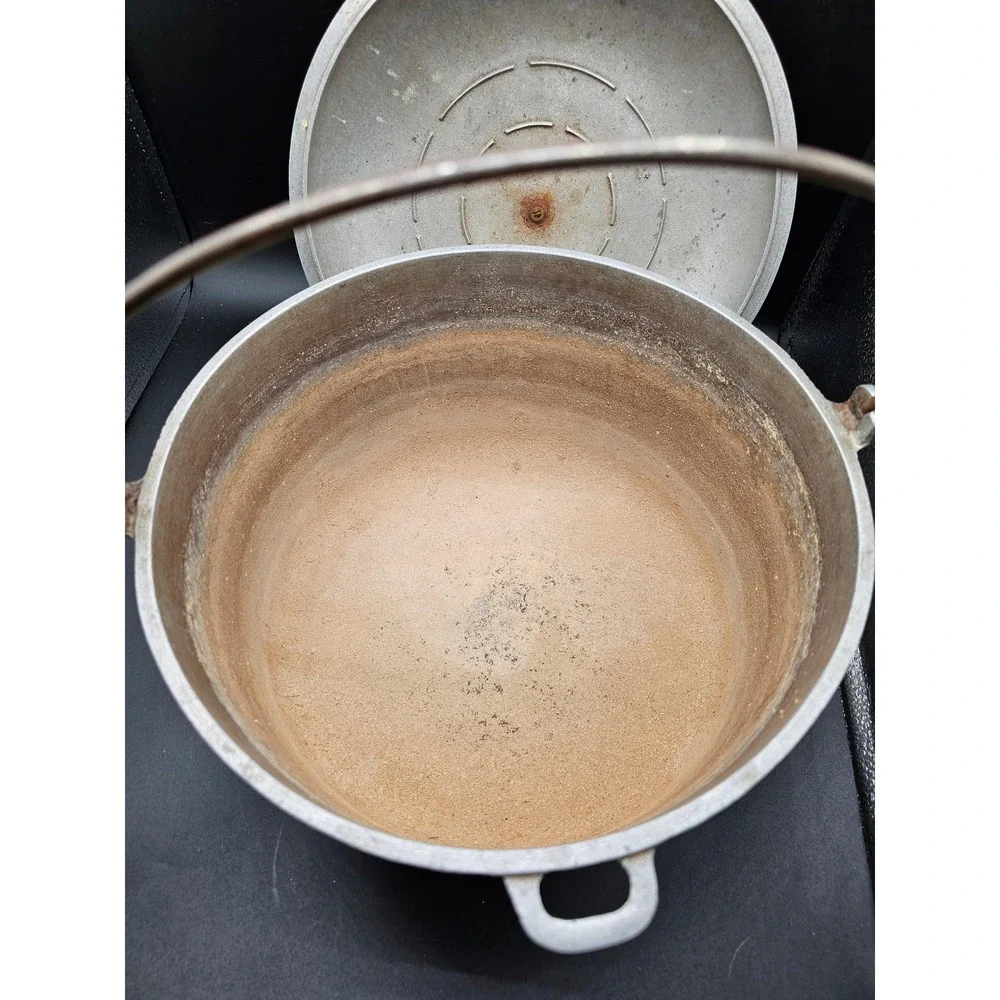 Vintage Majestic Cookware Cast Aluminum Dutch Oven Bail Handle Lid 10.5 Inch